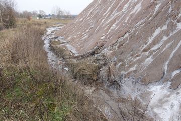 Haldenwasserableitung am Haldenrand